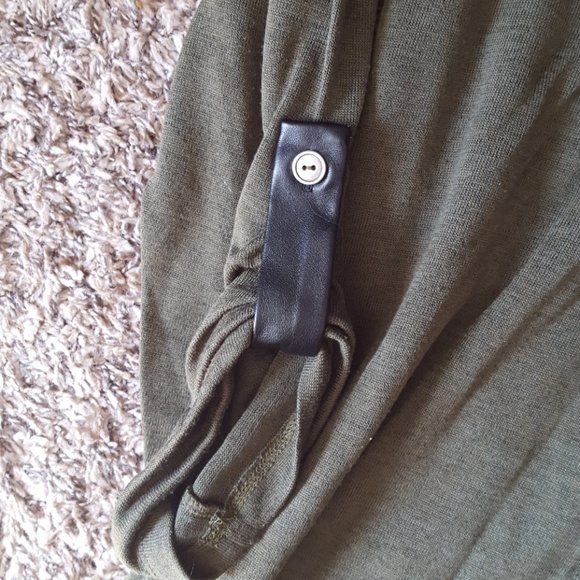 Dress - Picture 4 of 4